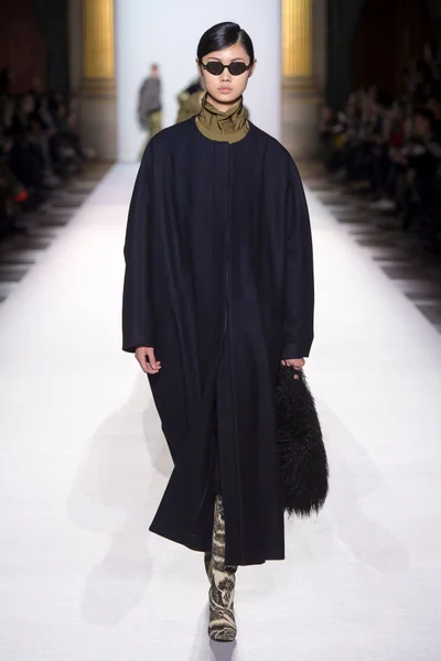 Look 8